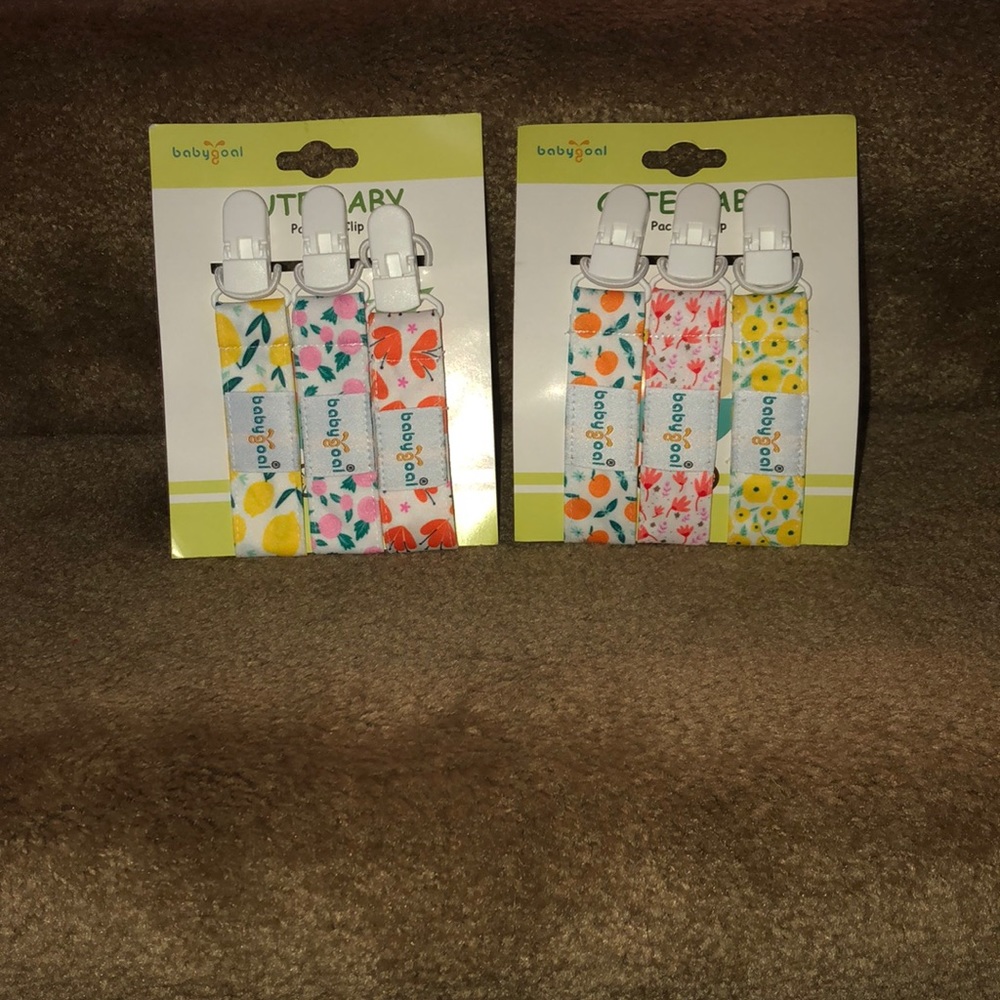 Pacifier clips